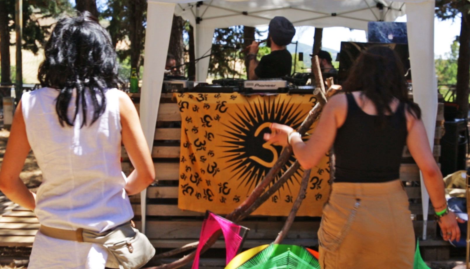 dancing girls psychill lucus fest 2019